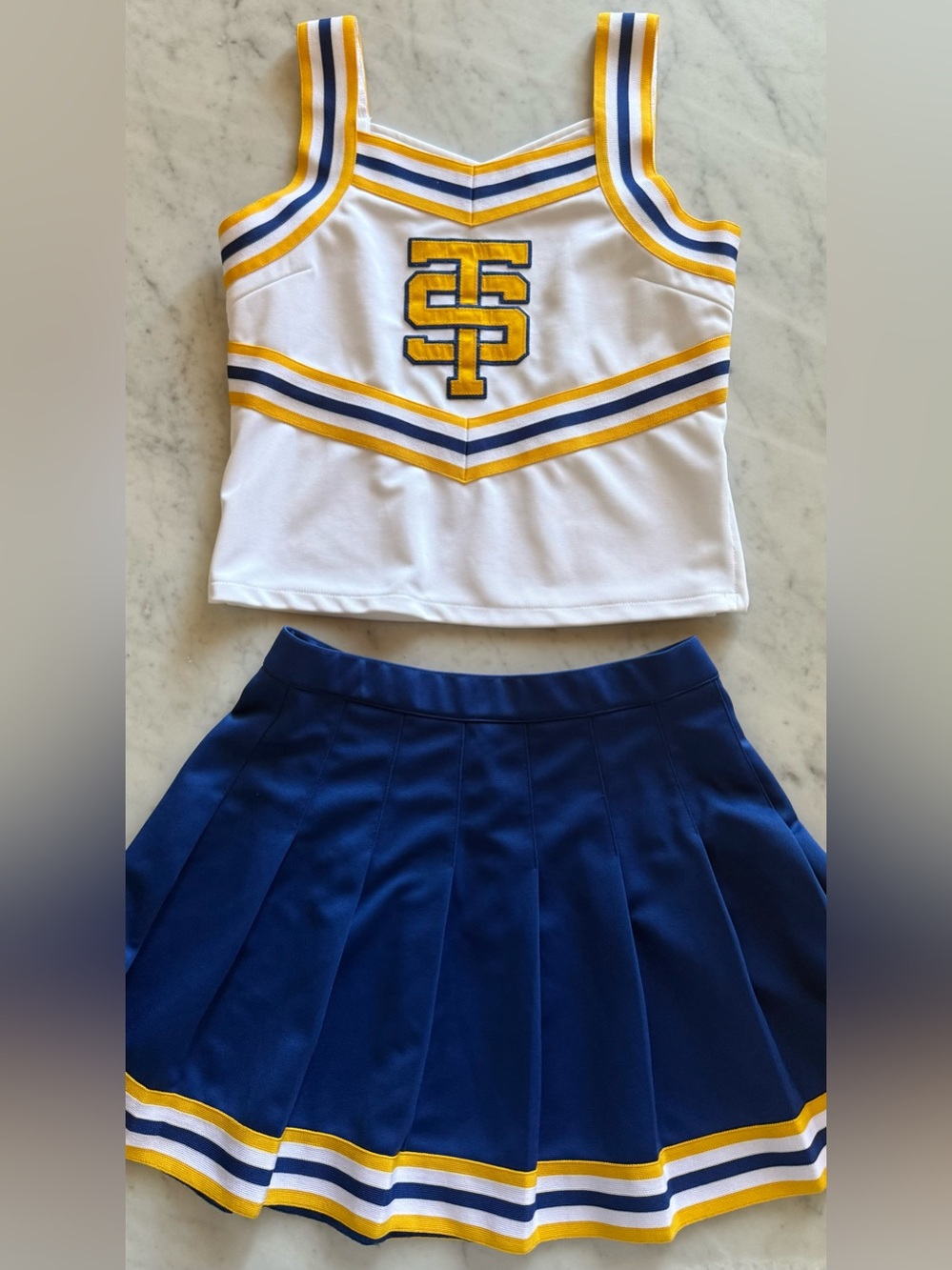 Taylor Swift Shake It Off Music Video Cheer Set in Women’s size 4